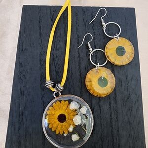 BrazenSoul Sunflower Pressed Flower Resin Necklace & Earrings Set